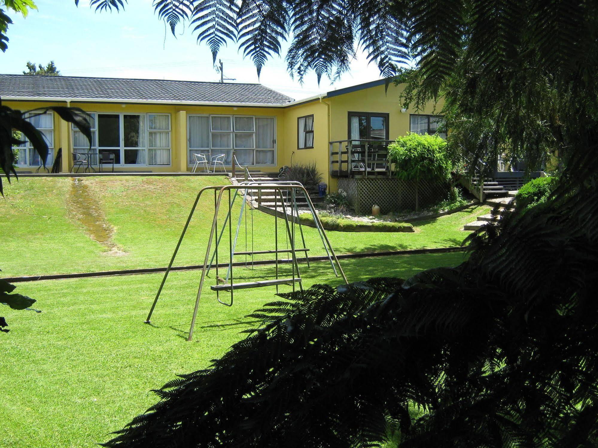 Golden Bay Motel Takaka Buitenkant foto
